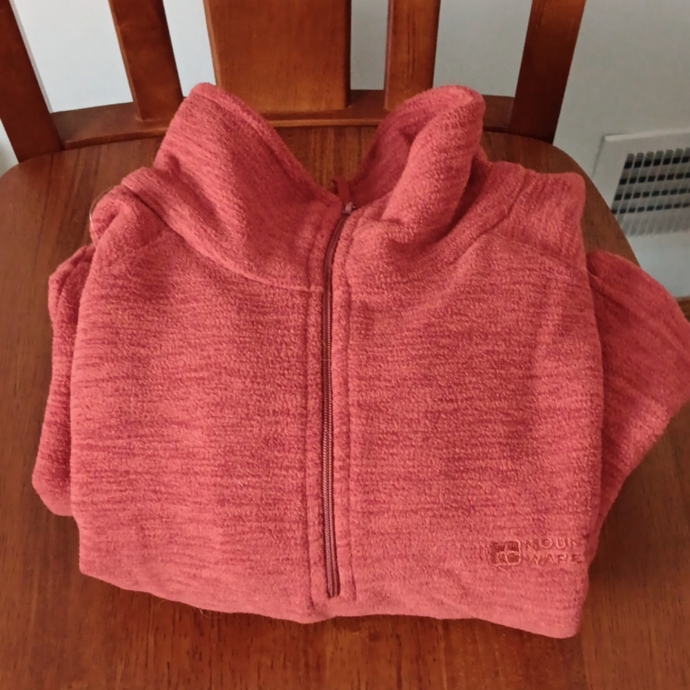 Mountain warehouse pull over